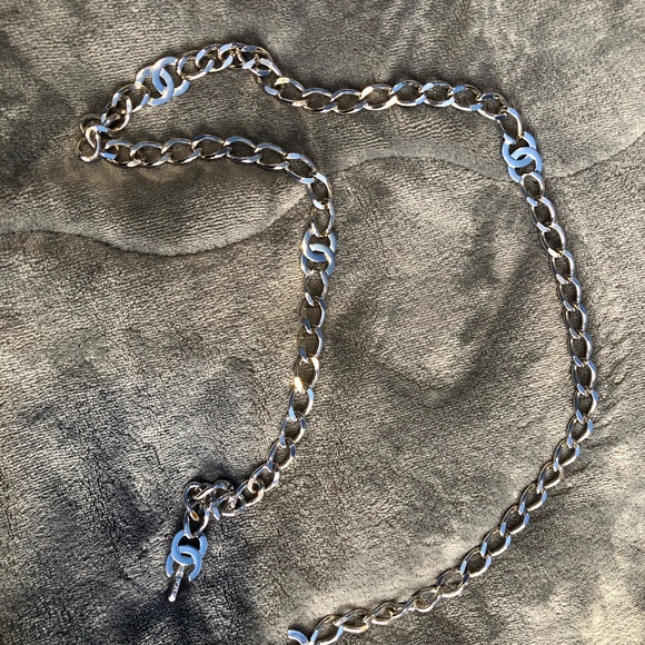 Vintage Chanel silver chain belt - Picture 2 of 6